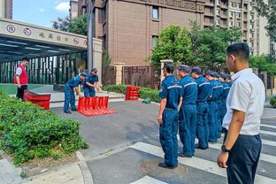 斯通斯：希望埃德森没事早日回归 昨天练习了角球战术